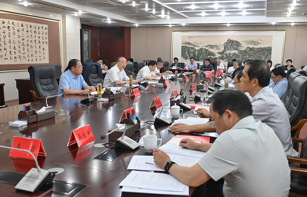 2131447791443058.jpg 中心组理论学习会议.jpg